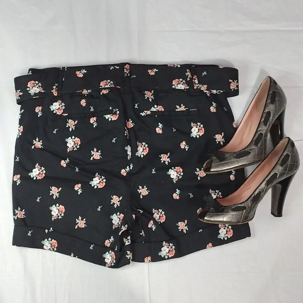 Torrid Black Pink Floral Mid Rise Stretch Sateen Belted Shorts SZ 12 - Picture 8 of 12